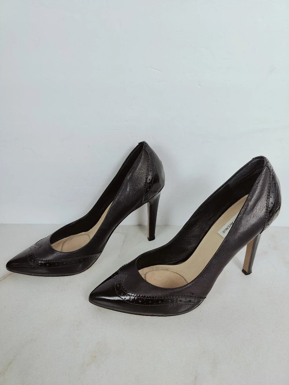 Saks Fifth Avenue Black Leather Pointed-Toe Pumps Wingtip Brogue Detailing, 8.5
